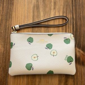 COACH Wristlet Wallet Apple 🍏 Print